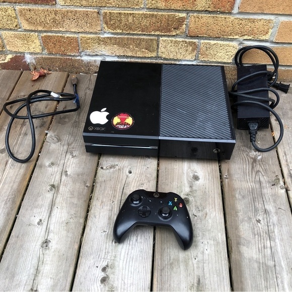 Xbox One Console With Remote & Cords - Picture 3 of 4